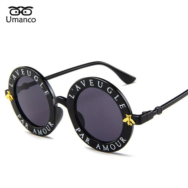 Umanco Fashion Round Sunglasses Women Men Gold Bee Charm Letters Eyewear Vintage Brand Designer Clear Mirror Female Male Goggle